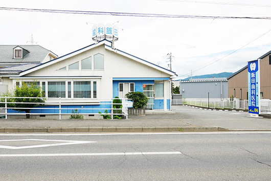 きらぼし銀行の裏手にございます。